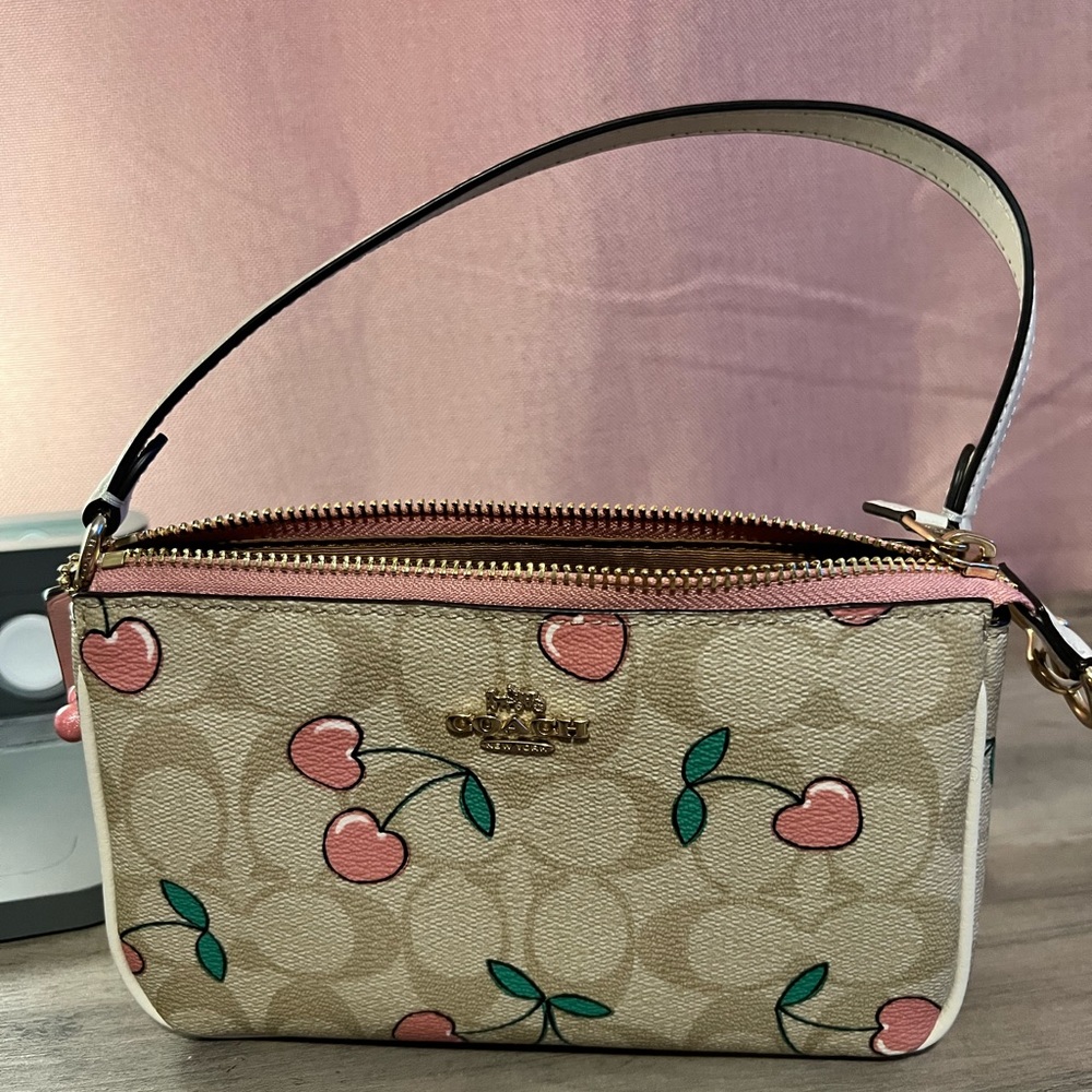 Coach Nolita 19 - cherry heart with signature canvas 🍒
